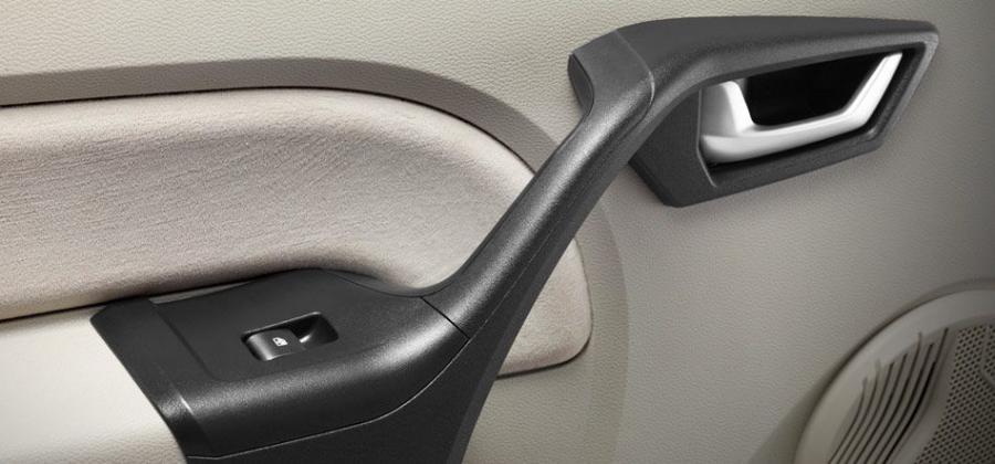 Детали интерьера Mahindra Verito 2012 года  (фото 13 из 19)